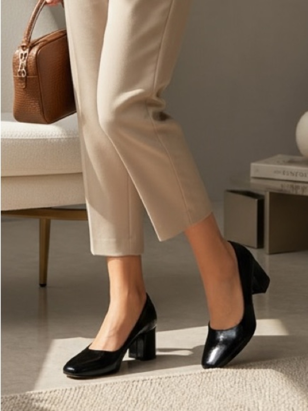 Clarks Classic Black Women's Block Heel Pumps Size 9 M, Black patten - Picture 2 of 10